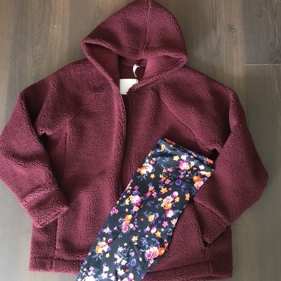 Athletic Set - Picture 2 of 3